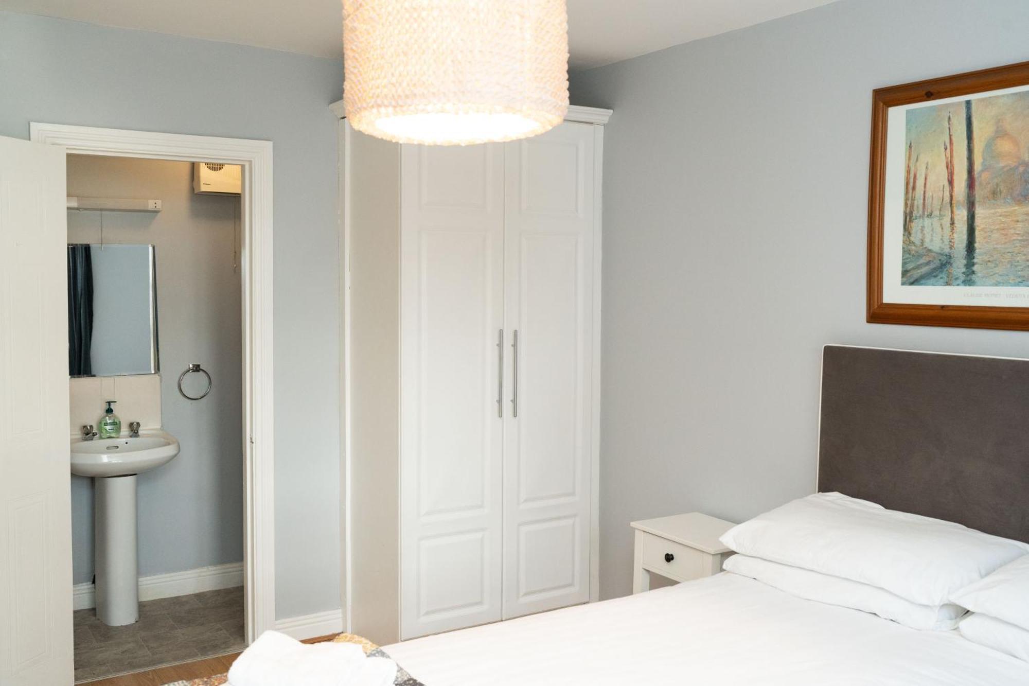 Spacious Centre - O'connell Street Area Apartment *